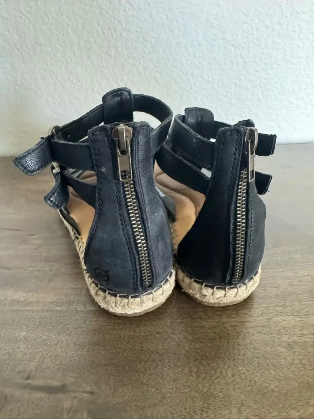 Born Espadrille Gladiator Black Leather Sandals 8